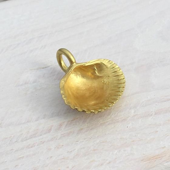 anhaenger-große-herzmuschel-750-gelbgold