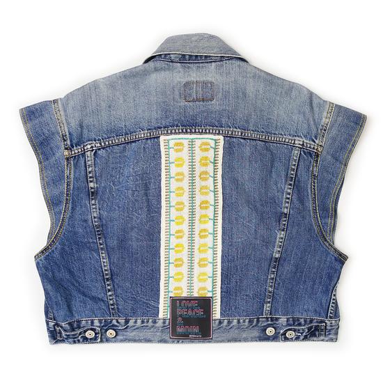 goldmarie Jeansweste LOVE PEACE MOIN - NR 40 - Stick-Applikation - Recycelt aus einer Jeansjacke - denim blau