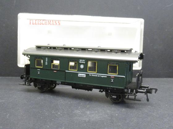 Fleischmann 5067 Personenwagen 3.Klasse DR mit Traglastenabteil grün CCitr Pr05b Spur H0 OVP