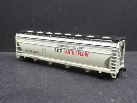 Atlas 2321 ACF Centerflow Hopper, Shippers Car Line SHPX 5250 weiß Spur N