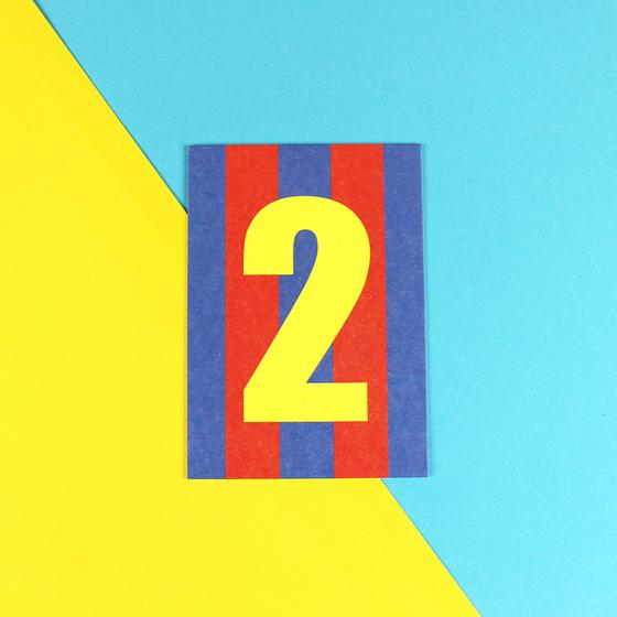 ava&yves Postkarte - Zahl 2 Blau Rot