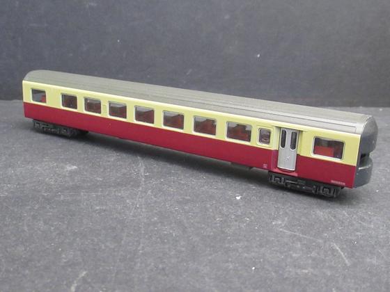 Hobbytrain 1400 304 Mittelwagen Elektrotriebwagenzug RAe II Gottardo TEE-Lackierung SBB, Spur N