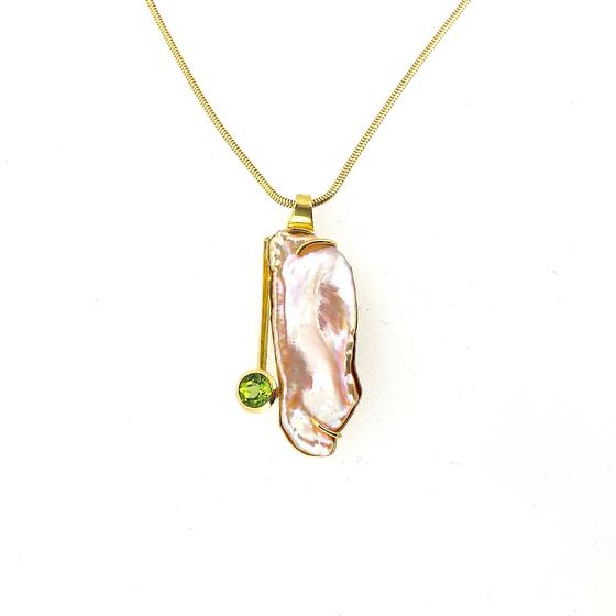 Goldanhaenger_mit_rose_Perle_und_Peridot