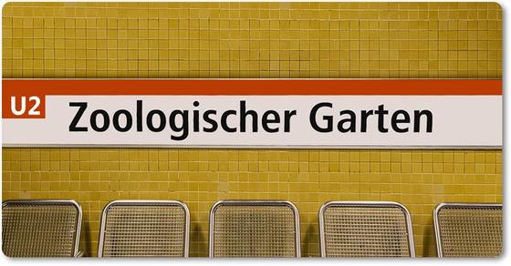 U-Bahnhof Zoologischer Garten Kühlschrankmagnet - schwarze Schrift auf nougat-farbener Fliesenwand