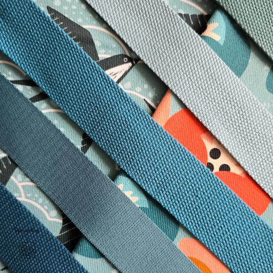 Graphic Nature Swallows Canvas aqua