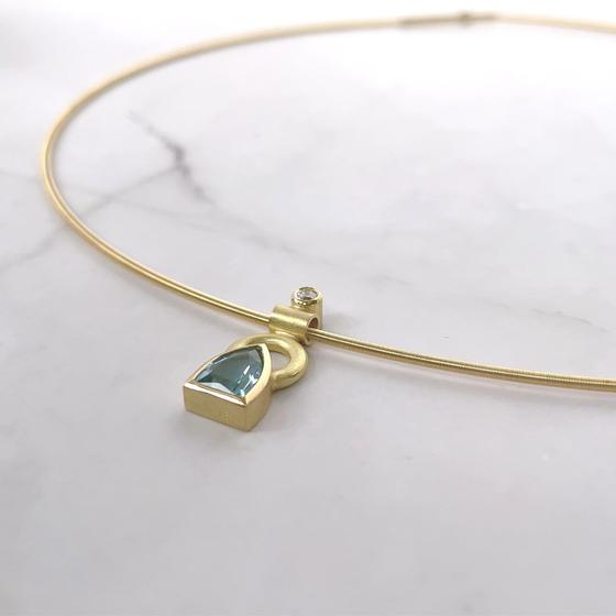 Anhänger mit Halsreif 750 Gold, 1,4mm dick, 45cm