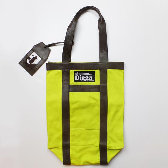 goldmarie Shopper Tasche OHMMM DIGGA Canvas Leder Mix neongrün-braun-schwarz-weiß 