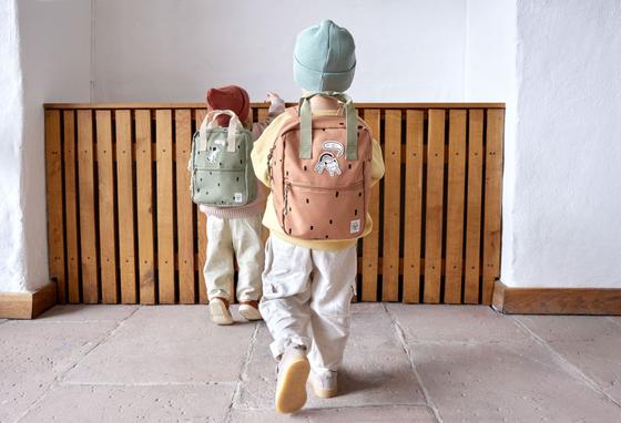 Lässig Kindergartenrucksack Square Happy Prints Karamell