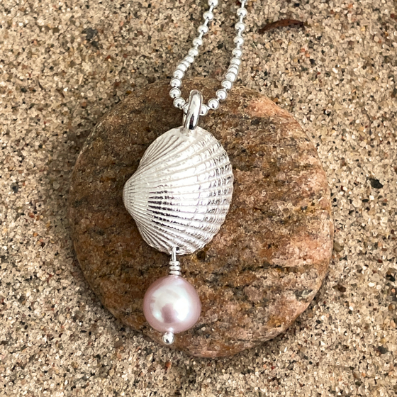 anhaenger_herzmuschel_silber_perle