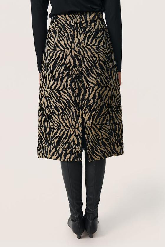 SOAKED IN LUXURY Jacquard Rock SLLYLIA 30407237 - Zebramuster - schwarz-sand