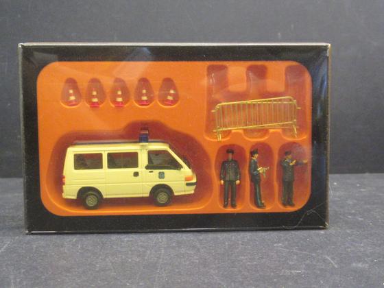 Preiser 33213 Mitsubishi L300 Belgische Polizei mit Zubehör Spur H0 OVP