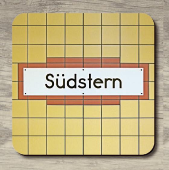 U-Bahnhof Südstern - schwarze Schrift auf weißem Schild mit roter Umrandung auf gelben Fliesen