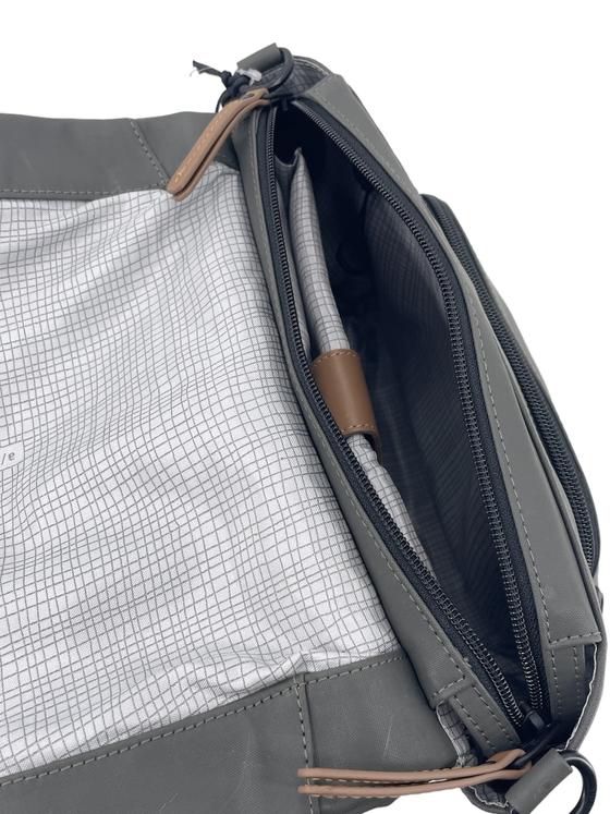 Aunts & Uncles SENDAI Japan Umhängetasche gravity grey