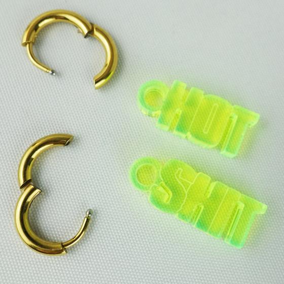 goldmarie Ohrringe HOT SHIT - Plexi Schriftzug - neon gelb - 2,5 cm