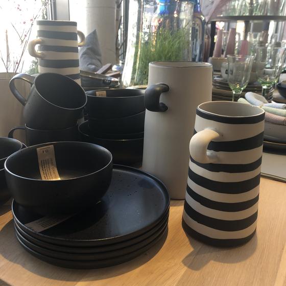 ASA Selection RAYU Vase klein natur mit schwarzen Henkeln – Schönes Leben Shop