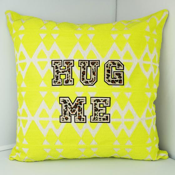 goldmarie Deko Kissen HUG ME - Stickmuster - creme-neongelb - 40x60cm