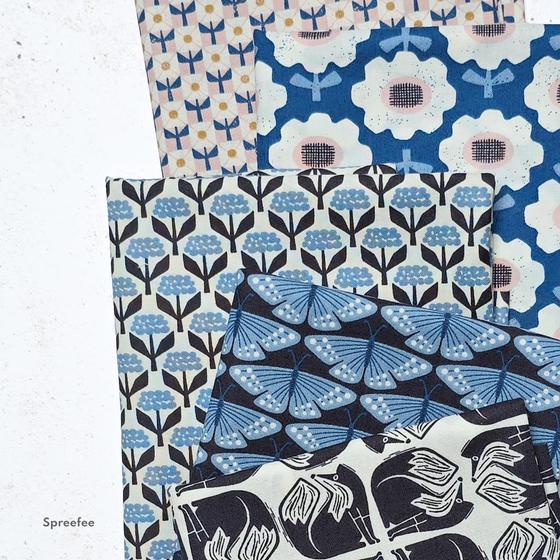 Fox & Flutter von Loes van Oosten für Cotton + Steel mit modernen grafischen Waldmotiven wie dem Square Fox in ruhigen Denimblau-, Rosé- und Grautönen. Ideal für besondere Taschen, Accessoires und Kleidung.
