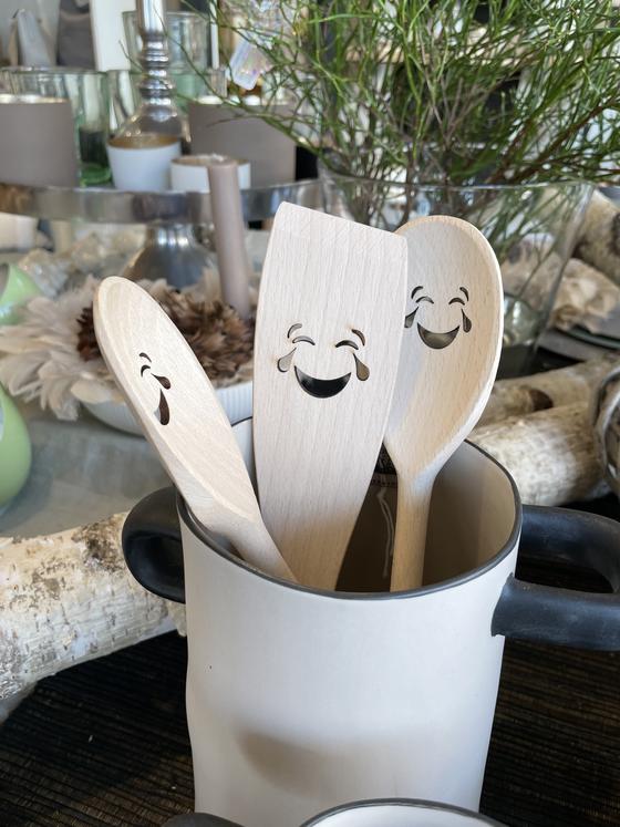 Pfannenwender Holz mit Gesicht HERZAUGEN