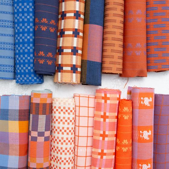 Fine & Dandy Webstoff von Fableism mit farbenfrohen Mustern – ideal für Taschen, Kleidung und Accessoires bei Spreefee Stoffe.