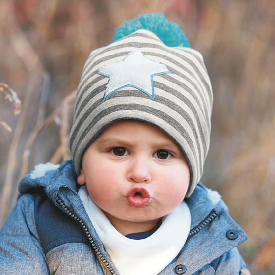 Beanie, Mütze mit Stern und Bommel