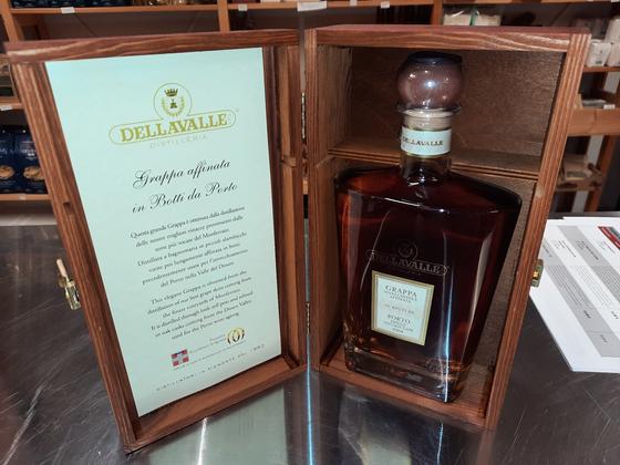 Dellavare Grappa Affinata in Botti da Porto