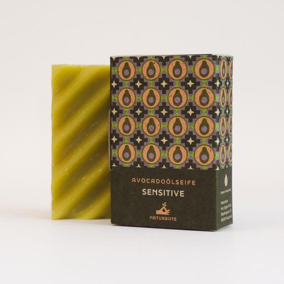 Rechteckige Seife mit Wellenmuster, grün und Verpackung