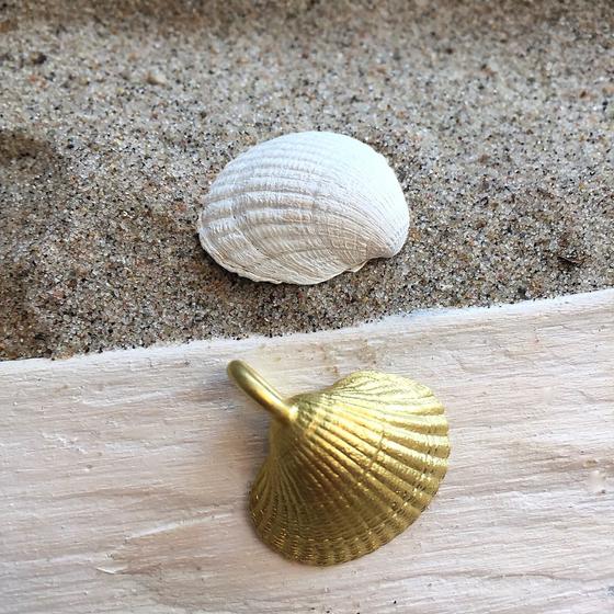 anhaenger-große-herzmuschel-750-gelbgold
