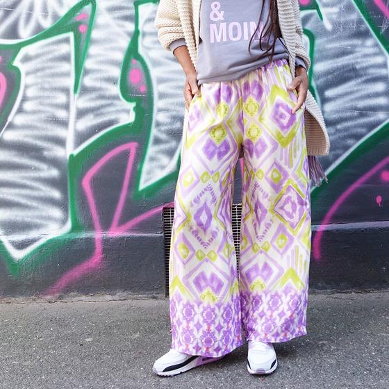 goldmarie Hose LOVE PEACE MOIN lilac Neon Label - gemustert - lila-lime