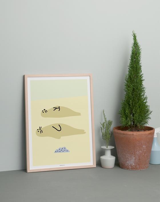 Warmgrey Tail Print Seal Friends