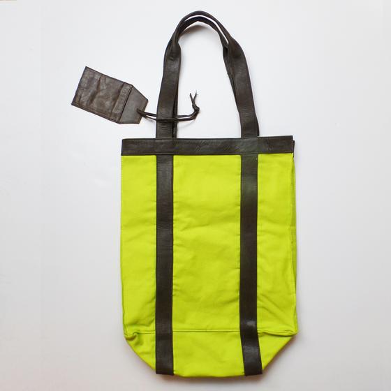 goldmarie Shopper Tasche OHMMM DIGGA Canvas Leder Mix neongrün-braun-schwarz-weiß 