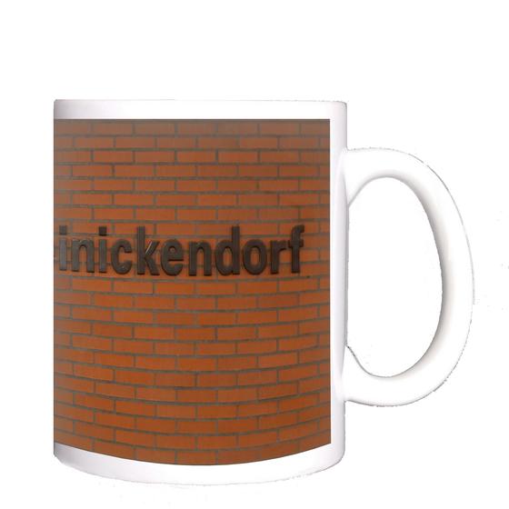 U-Bahn-Tasse Berlin Rathaus Reinickendorf der Linie U8 in der originalgetreuen Stations-Gestaltung mit schwarze Buchstaben auf klassischen roten Ziegeln