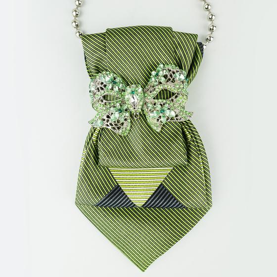 goldmarie Schmuck-Krawatte mit Strass-Schleife - Vintage Krawatte recycelt - lind grün - upcycling Unikat