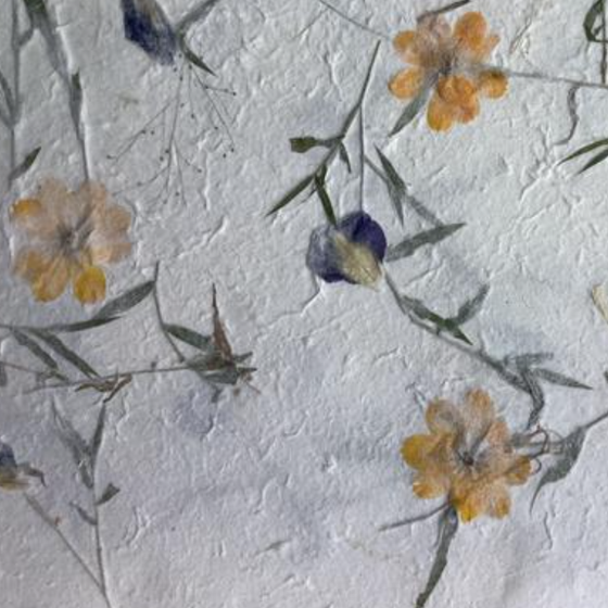 Kozo mit Blumen und Blättern
