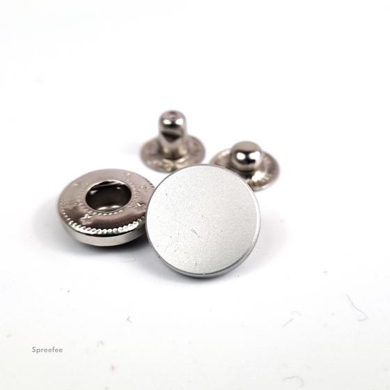 Druckknopf silber farbig