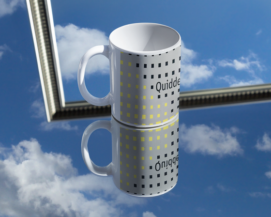 U-Bahnhof Quiddestraße Kaffeetasse - neues Gestaltung seit 2022 - schwarze Schrift auf grauem Grund mit gelb Schwarzen Punkten in unterschiedlicher Größe