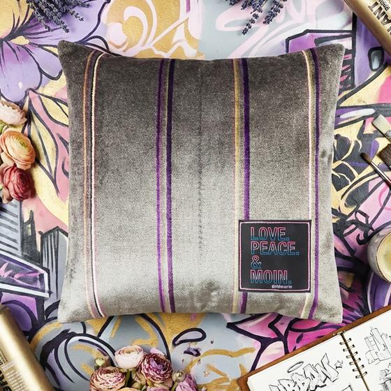 goldmarie Kissen LOVE PEACE MOIN Neonschrift Label - Samt Streifen graubraun - 30x30cm
