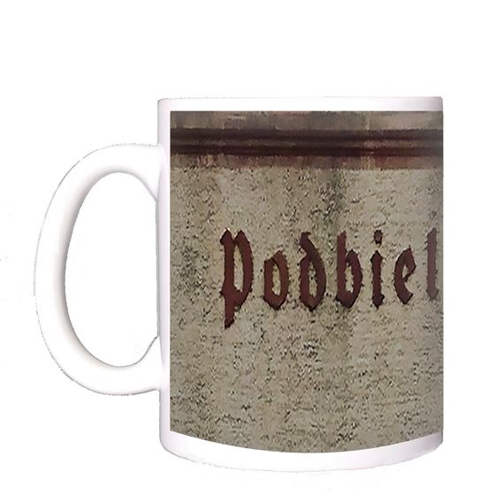 U-Bahnhof Podbielskiallee Kaffeetasse - schwarze, gebrochene Schrift auf grauer Betonwand