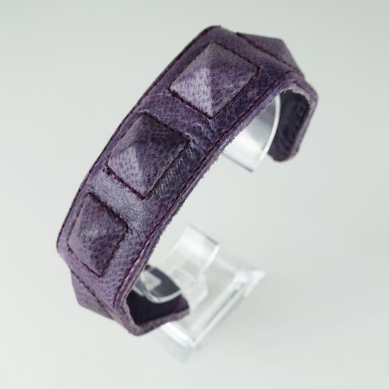 goldmarie Armreif COVER NIETEN ONE - vintage Leder - purple 