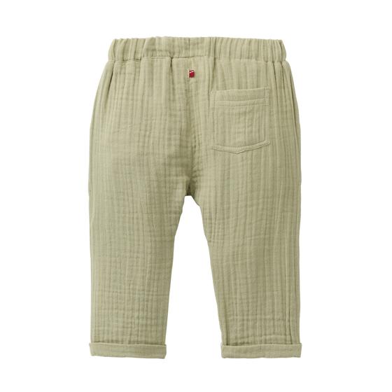 People wear Organic Musselin Hose Helles Olivgrün
