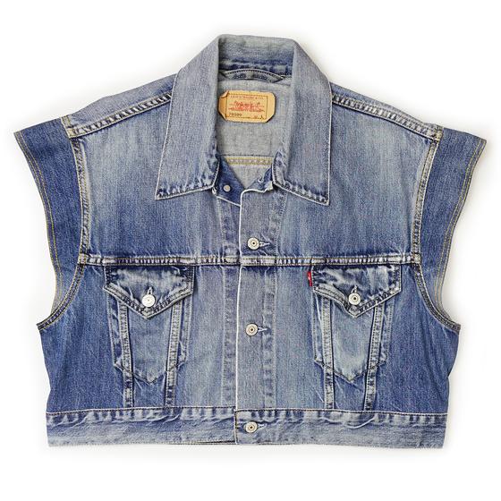 goldmarie Jeansweste LOVE PEACE MOIN - NR 40 - Stick-Applikation - Recycelt aus einer Jeansjacke - denim blau