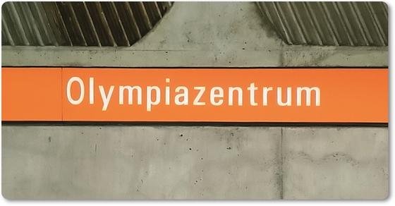 U-Bahn-Magnet, Ubahn München, U-Bahnhof Olympiazentrum, Bayerns Landeshauptstadt München, Kühlschrankmagnet, tom baecker, a-point-of-view,  Milbertshofen, Haltestelle, Münchner U-Bahn, Olympia Einkaufszentrum, Olympiapark