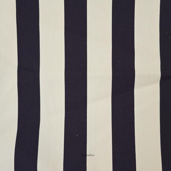 schwarz-creme gestreifter Baumwoll-Twill Stoff mit feiner Köperbindung – ideal für das Nähen von Taschen und Accessoires