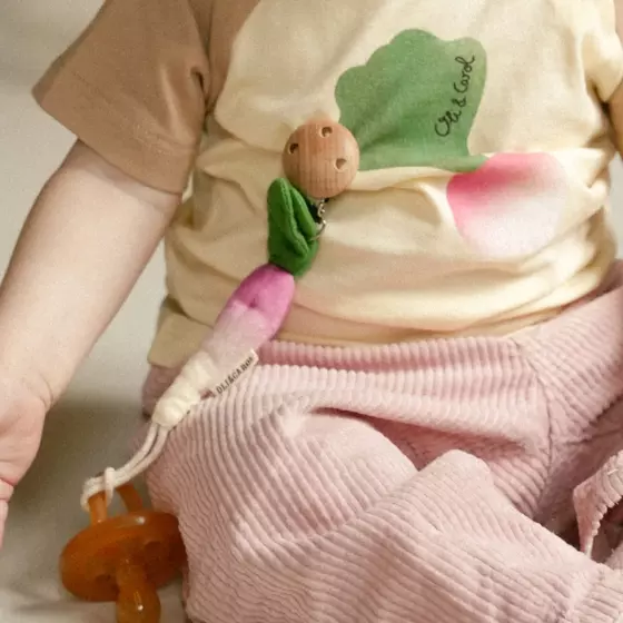 Oli&Carol Pacifier Clip Ramona the Radish