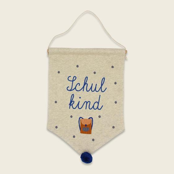 ava&yves Wandbehang Schulkind mit Schulranzen Blau