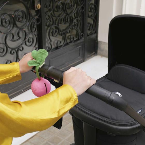 Oli&Carol Pacifier Case Ramona the Radish 
