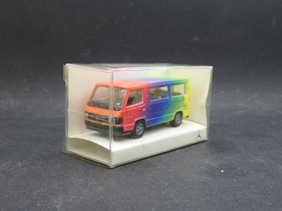 Herpa Mercedes-Benz 100D Bus Der Tropfen/Regenbogen