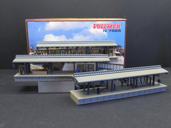Vollmer 7525 ICE Bahnsteig  3-teilig fertig aufgebaut mit Figuren Spur N