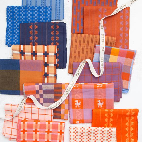 Fine & Dandy Webstoff von Fableism mit farbenfrohen Mustern – ideal für Taschen, Kleidung und Accessoires bei Spreefee Stoffe.
