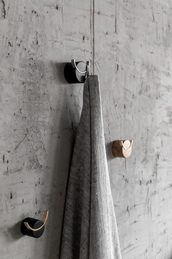 Handtuchhaken aus Holz und Metall skandinavisches Design
