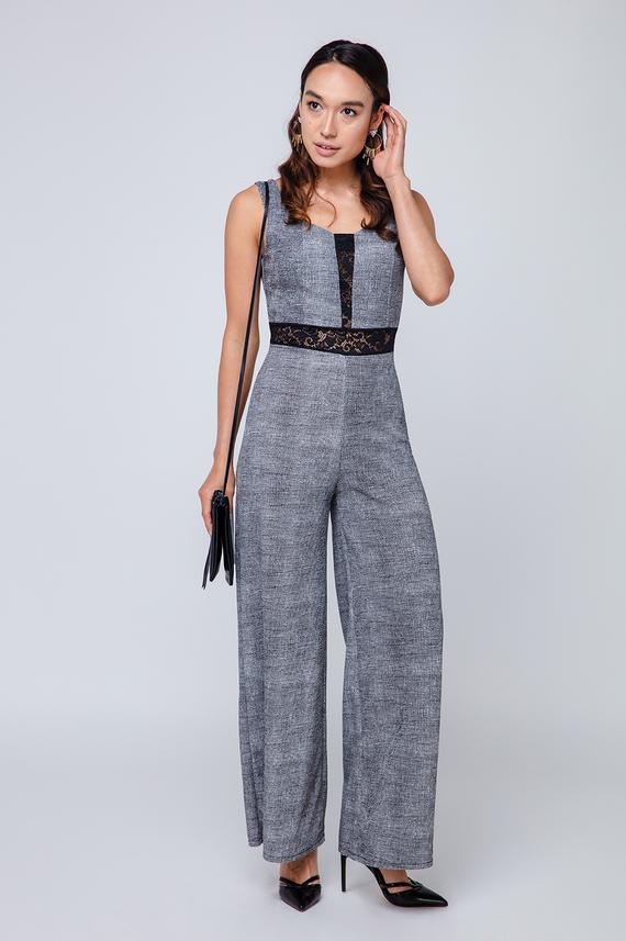 Jumpsuit mit Spitze und weitem Bein
